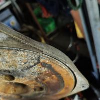 上海高溫，使用汽油泵澆水注意水管保護(hù)，避免水泵故障